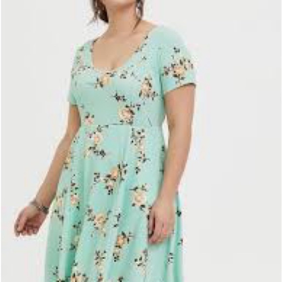 Torrid Mint Green Floral Fit & Flare Skater Dress Size 1 - Picture 1 of 10